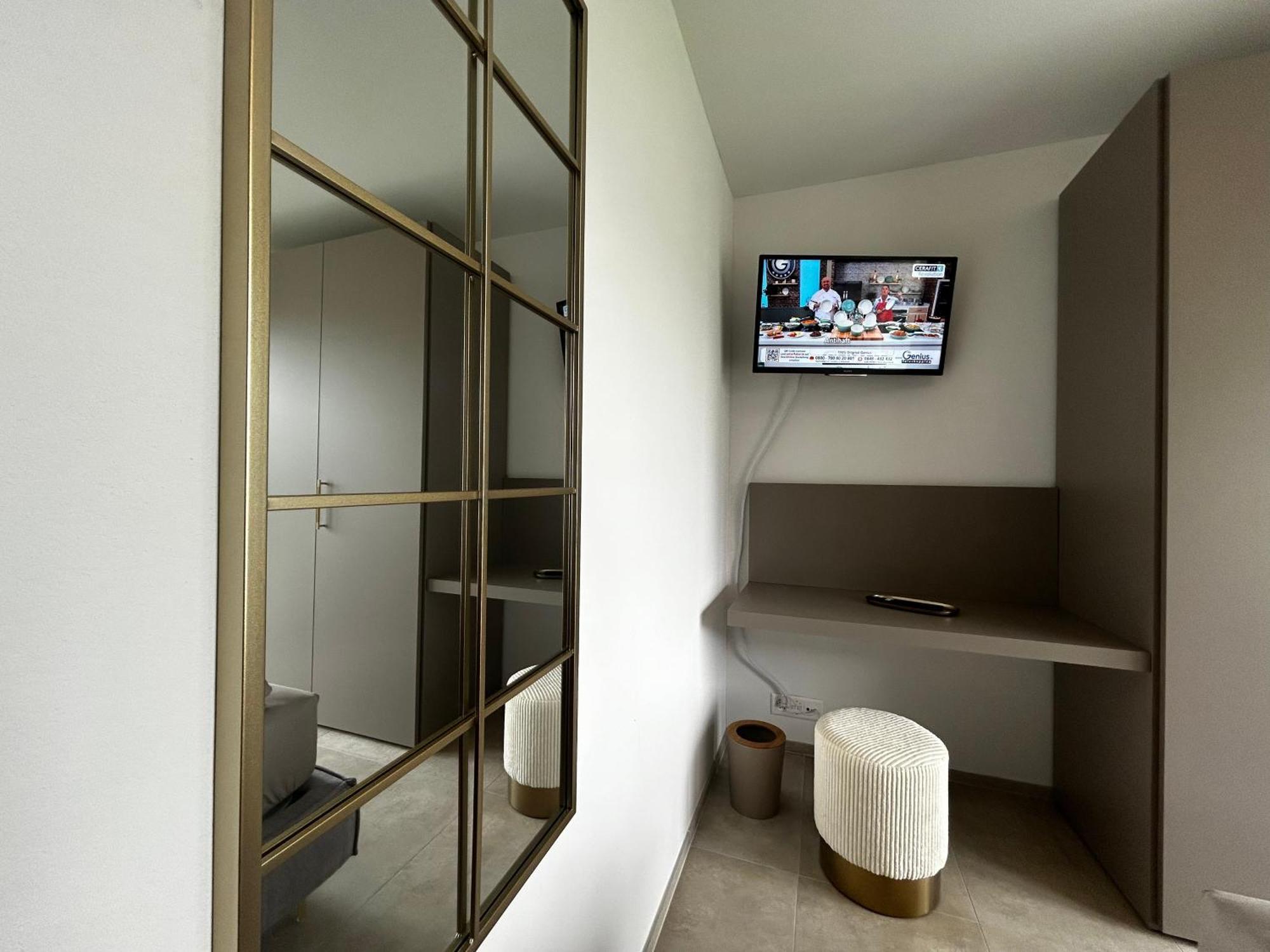 Family Apartment, Near The Beach Whit Private Park Локарно Екстер'єр фото