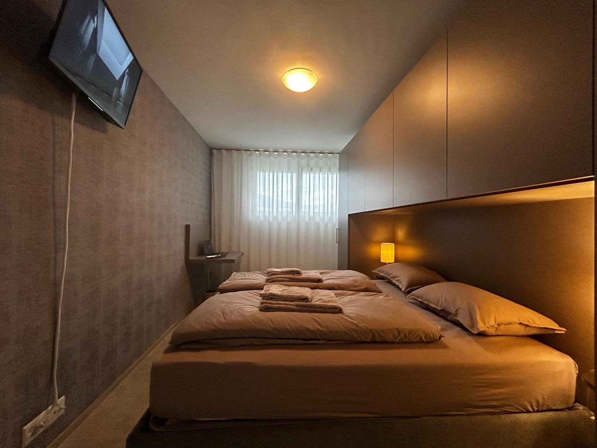 Family Apartment, Near The Beach Whit Private Park Локарно Екстер'єр фото